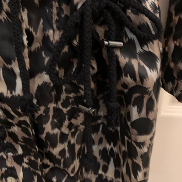 Jacket with hood- RazzleDazzle- Animal print- NEW- Very light for light rain - Picture 5 of 8